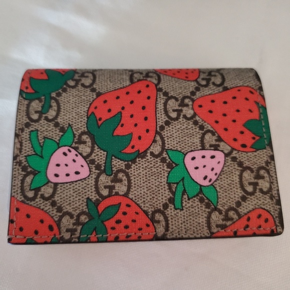 gucci wallet strawberry